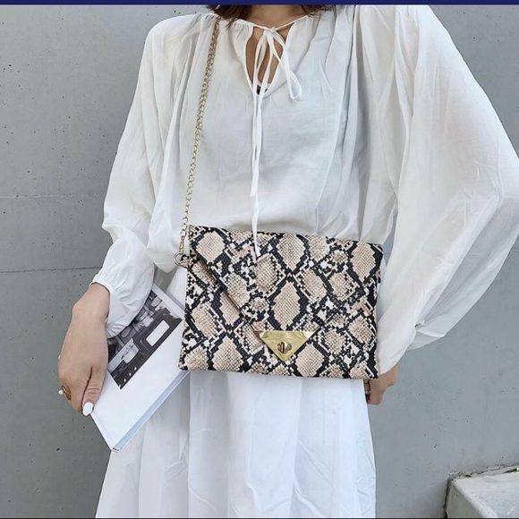 Snakeskin Animal Print Envelope Clutch Bag - Picture 2 of 8